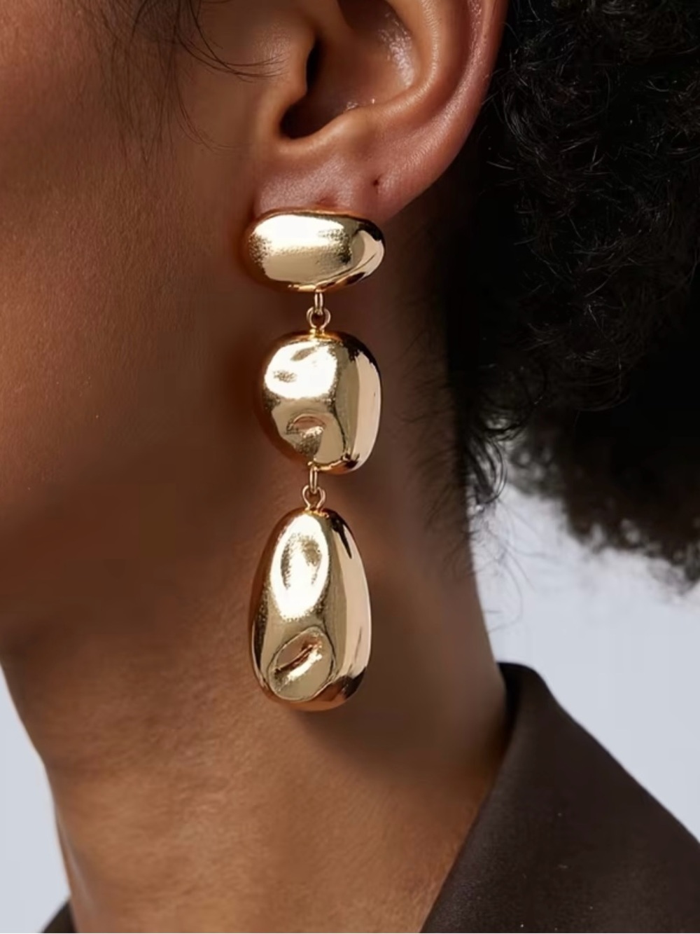 NEW! Gold Drop Sculptural Dangle Earrings. Luxury Earrings. Trandy Statement 💛 - Picture 2 of 5